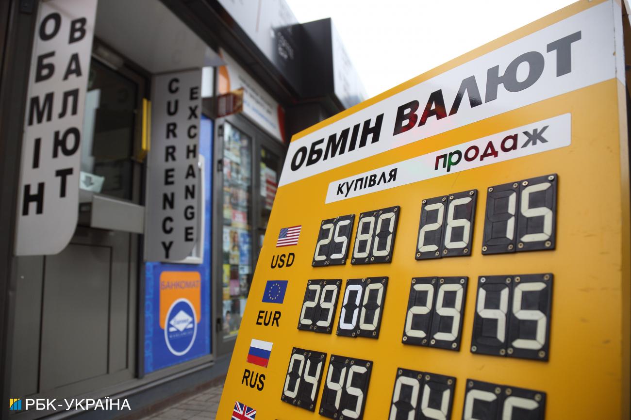 Игра против доллара. Как аграрии и "Укрэнерго" поддержали курс гривны